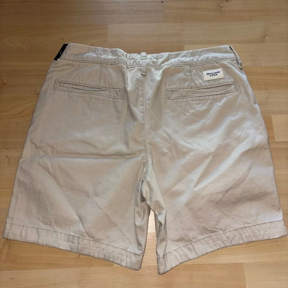 NWT Abercrombie & Fitch Light Khaki Dad Shorts Flat Front Button Fly Size 33